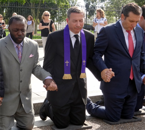 Ted Cruz prays with Rev. Rob Schenck (from Faith and Action) and Rev. Frazier White (a Democrat and Obama supporter)