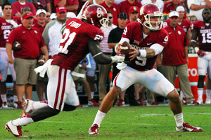 OU's Keith Ford prepares to take a handoff from Trevor Knight Saturday night in Norman