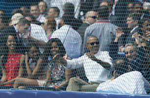 Obama does fan wave with Communist Dictator Raúl Castro